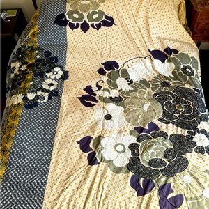 Rare Anthropologie Queen Duvet